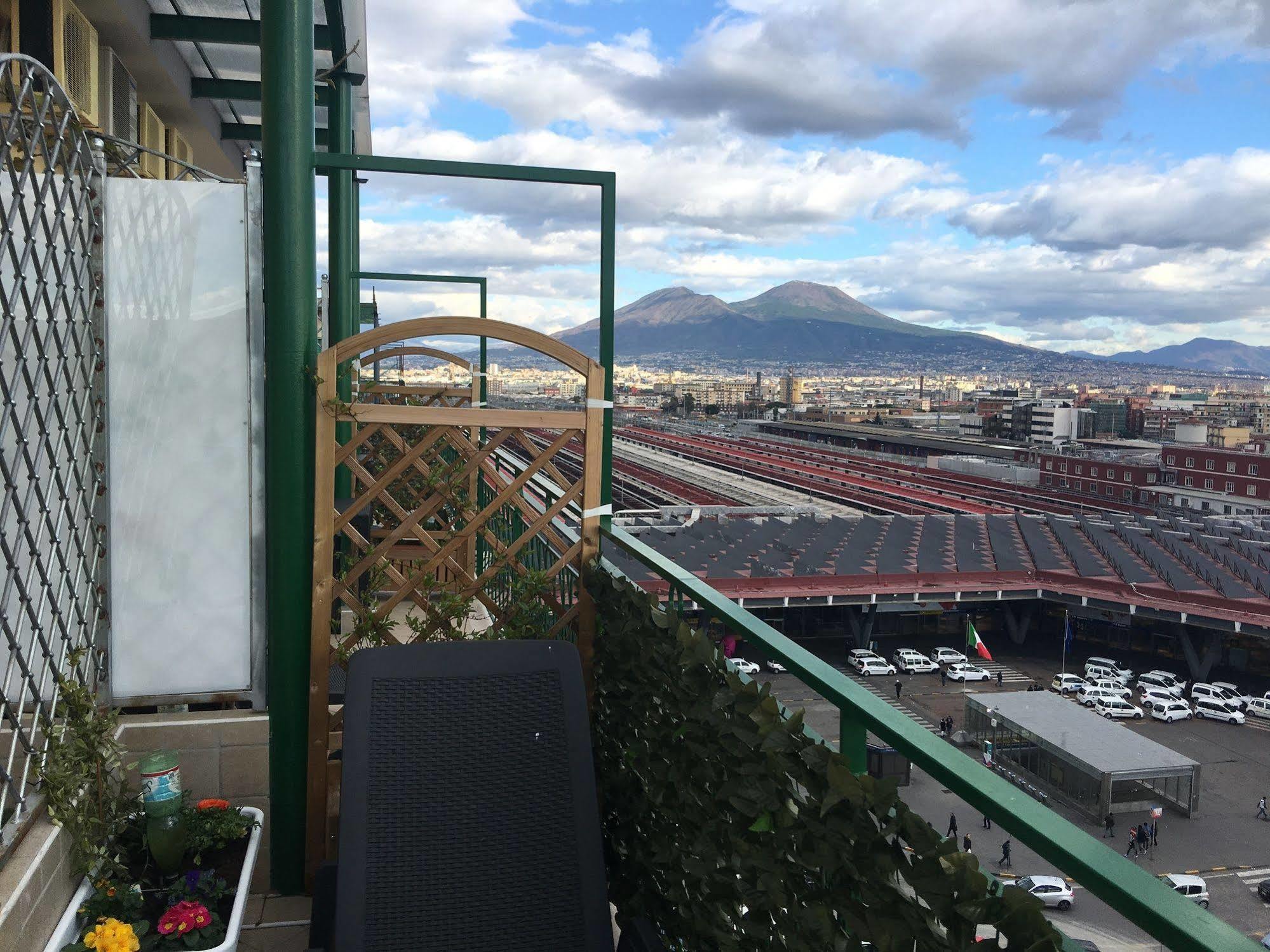 Top Floor Rentrooms 3*